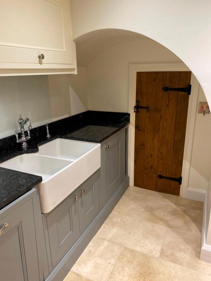 שרוסברי Pass The Keys Superbly Located Handsome Georgian Townhouse מראה חיצוני תמונה