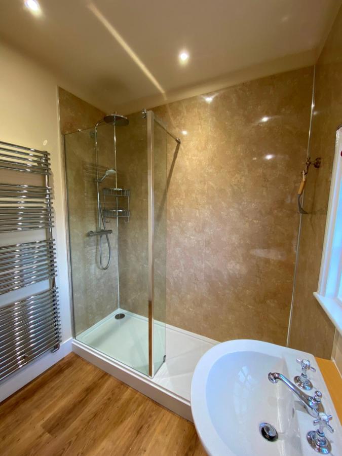 שרוסברי Pass The Keys Superbly Located Handsome Georgian Townhouse מראה חיצוני תמונה